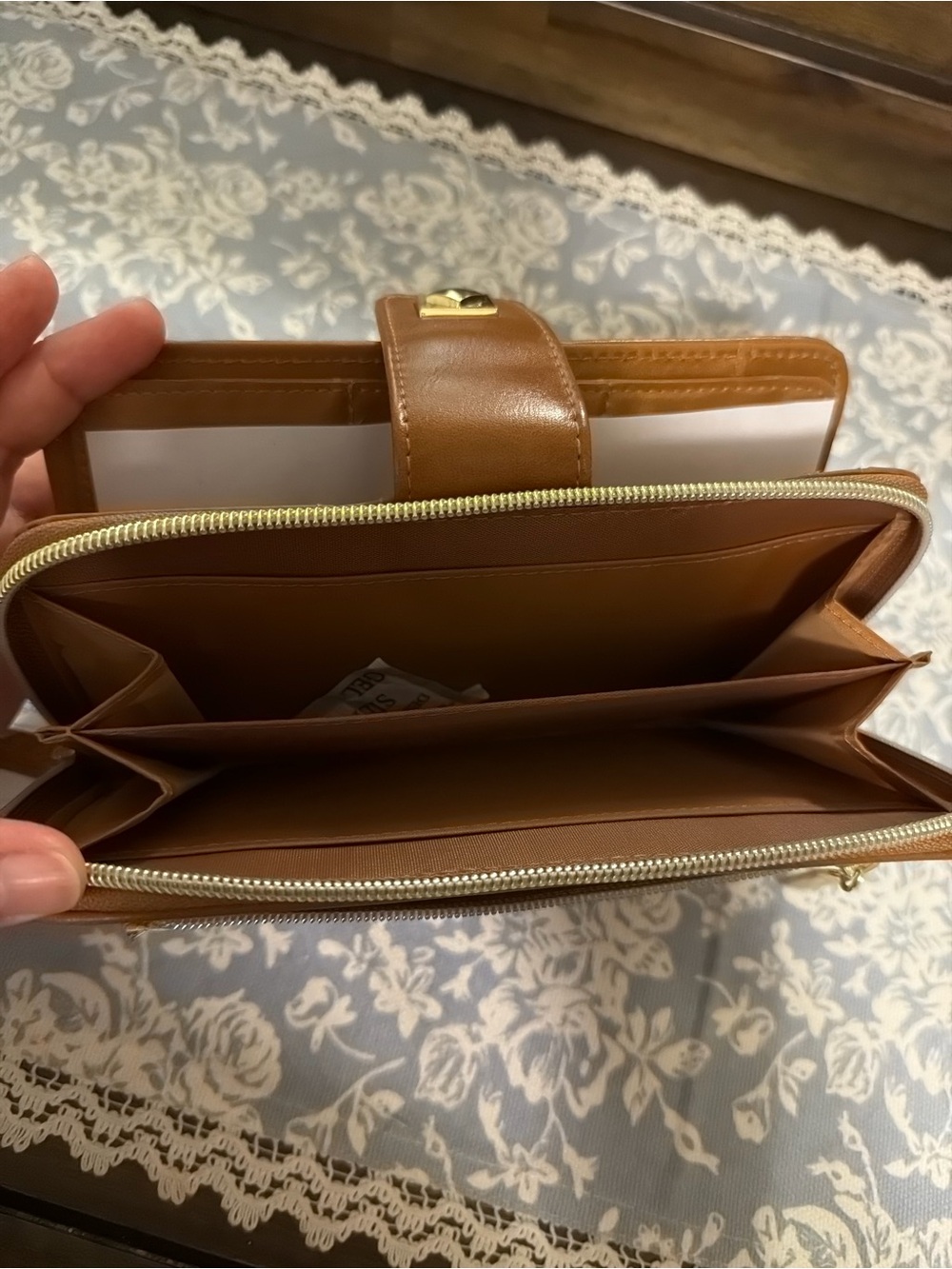 Time & Tru Ainsley Bulk Wallet - Cream Floral Design NWT - Picture 9 of 12